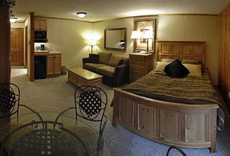 Kandahar Lodge At Whitefish Mountain Resort Room photo